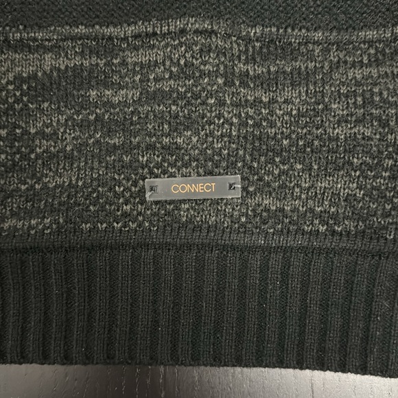 Black striped H:Connect (Korean) sweater - Picture 3 of 5